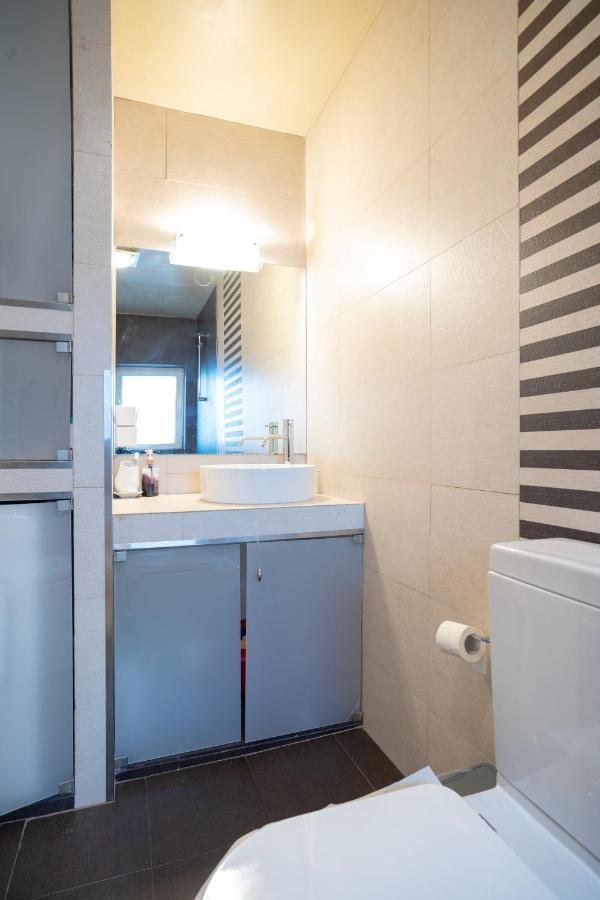 Acropolis Metro St.3 Bedrοοms 6 Persons Maisonette Atenas Exterior foto
